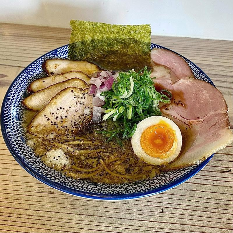 焦がし醤油の背脂中華 中太麺 チャーシュー増し(五弦屋)