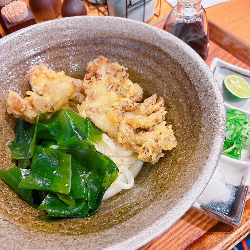 まいたけ天わかめ　生しょうゆ(踊るうどん 梅田店)