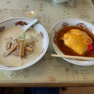ランチセットの豚骨ラーメンに天津飯(龍盛 （【旧店名】 龍泉）)