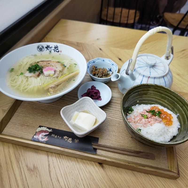 鯛塩らぁ麺と鮭といくらの親子茶漬け御膳(鯛塩そば 灯花 横浜ワールドポーターズ店)