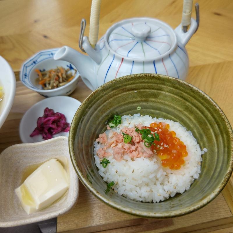 鮭といくらの親子茶漬け(鯛塩そば 灯花 横浜ワールドポーターズ店)