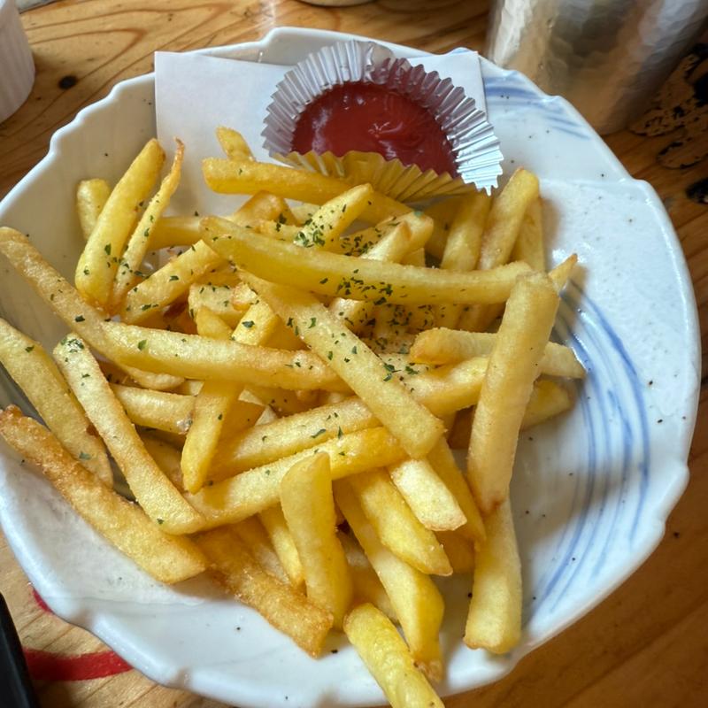 ポテトフライ(大衆寿司酒場 こがね商店)