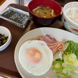 自家製ベーコンエッグ朝食