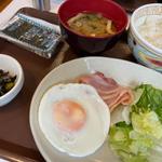自家製ベーコンエッグ朝食