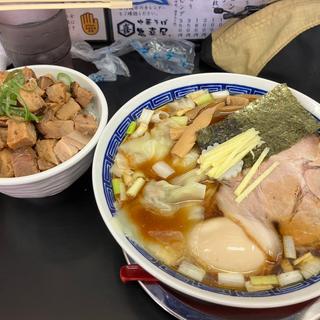 ワンタン麺煮卵チャーシュー丼