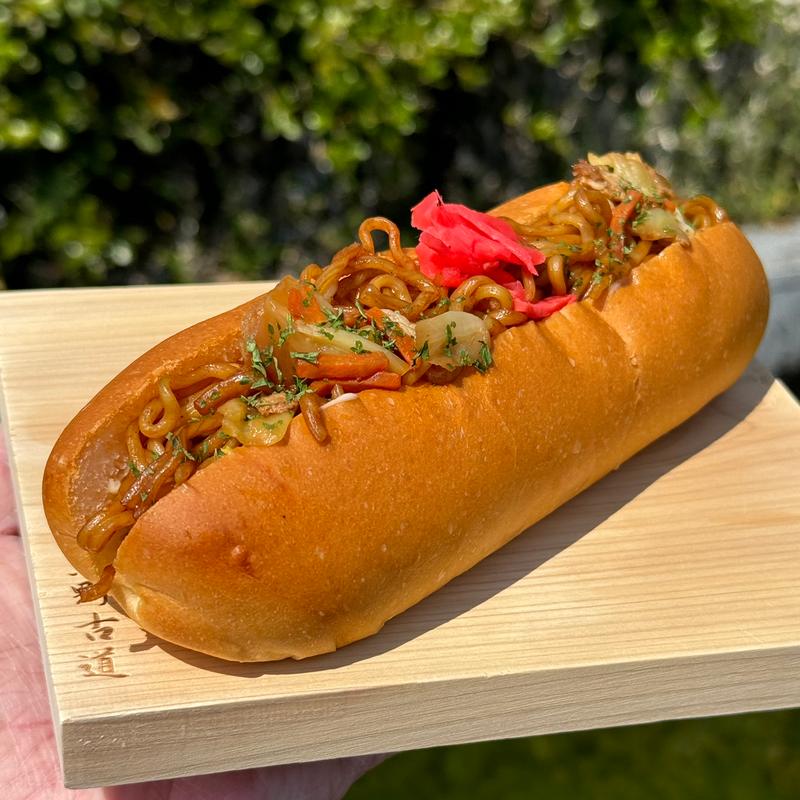 焼きそばドック(うずらベーカリー)