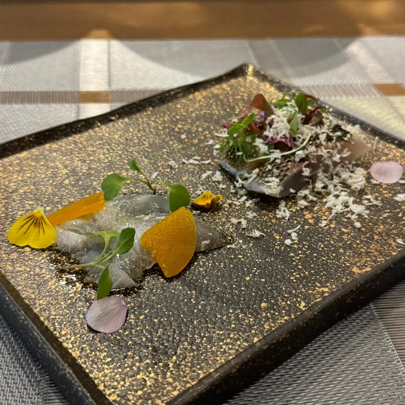 ～季節のカルパッチョ～ 豊浜 モガレイとカラスミ、豊浜 イサキと西洋わさびのカルパッチョ(プロスペロ)