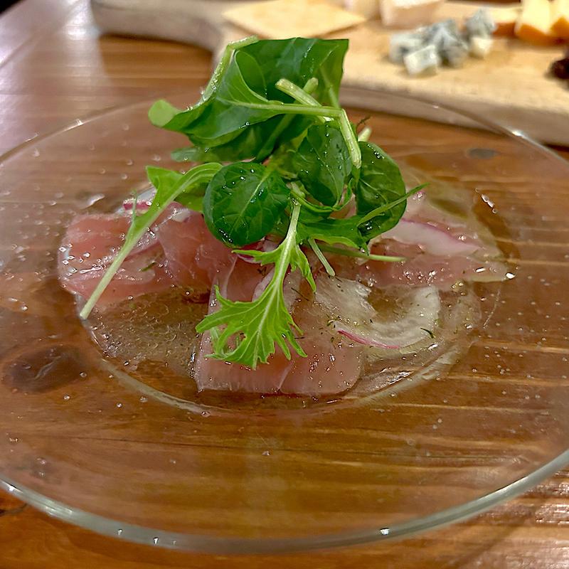 マグロのカルパッチョ(ワイン酒場 GabuLicious 仙台 （ガブリシャス）)