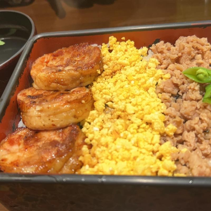 三色重(銀座鳥ぎん 新橋店)