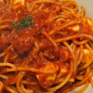 モッツァレラ入りトマトソーススパゲッティ
