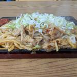 味噌ホルモン焼きうどん（大）