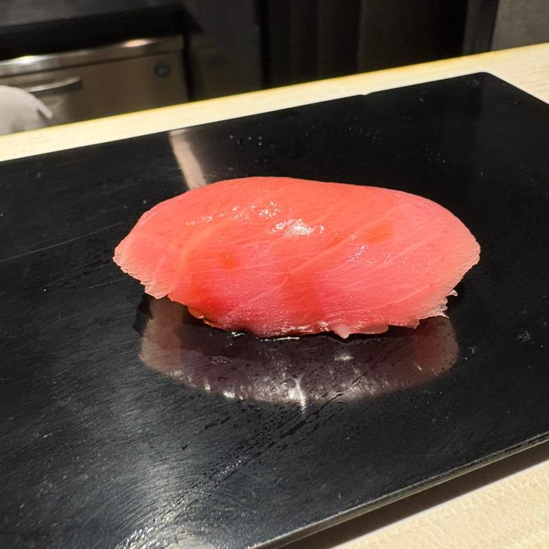 まぐろ　中トロ(立喰 鮨となり 麻布十番)