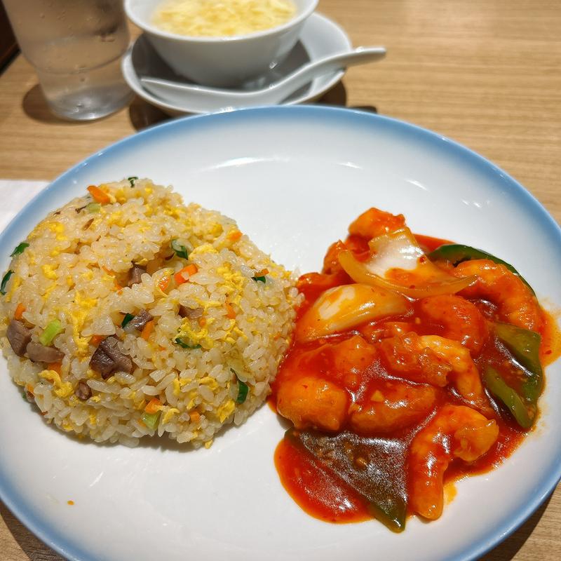エビチリ炒飯(551蓬莱 梅田阪神バル横丁店)