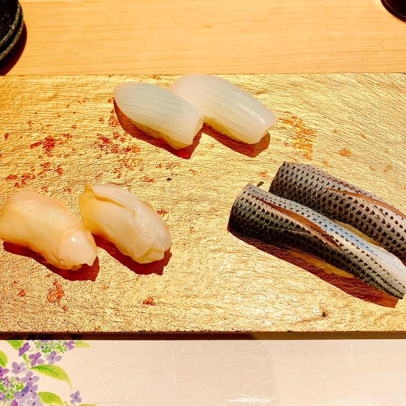 小肌・つぶ貝・烏賊(ことぶき寿司ｃ／ｏまいもん寿司)