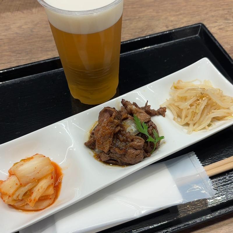 おつまみやきにくビールセット(道産和牛専門店 牛美道 国内線ゲートラウンジ店)