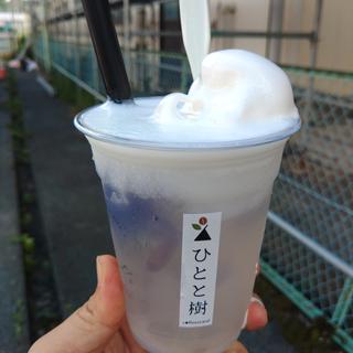 空色ゼリーのクリームソーダ
