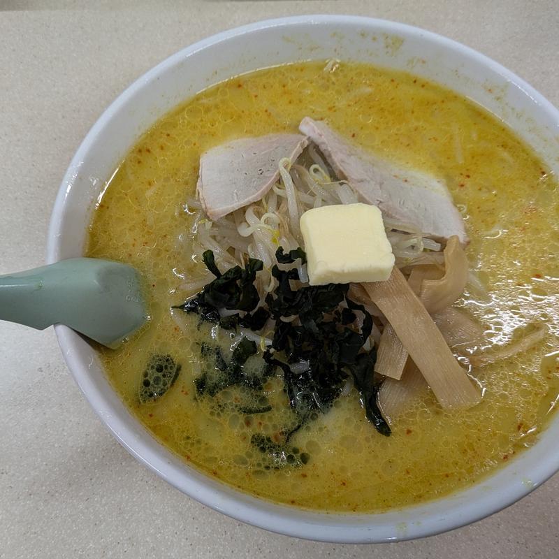 味噌カレー 牛乳ラーメン大盛(味の札幌 大西 )