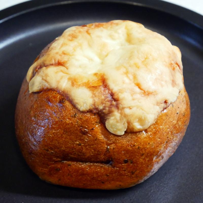 カマンベールベーコントマト(テコナベーグルワークス)