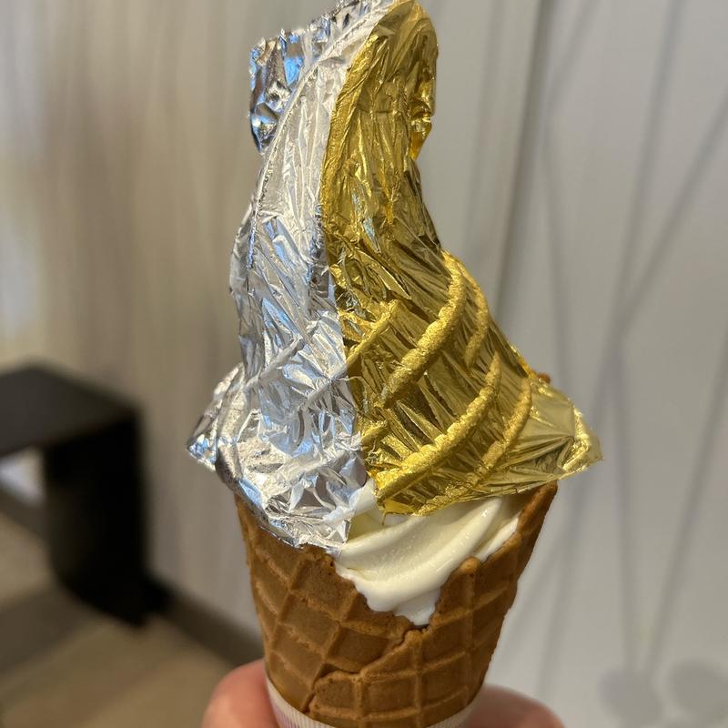 金澤箔ソフトクリーム(カンパーニュ クチーナ＆バール)