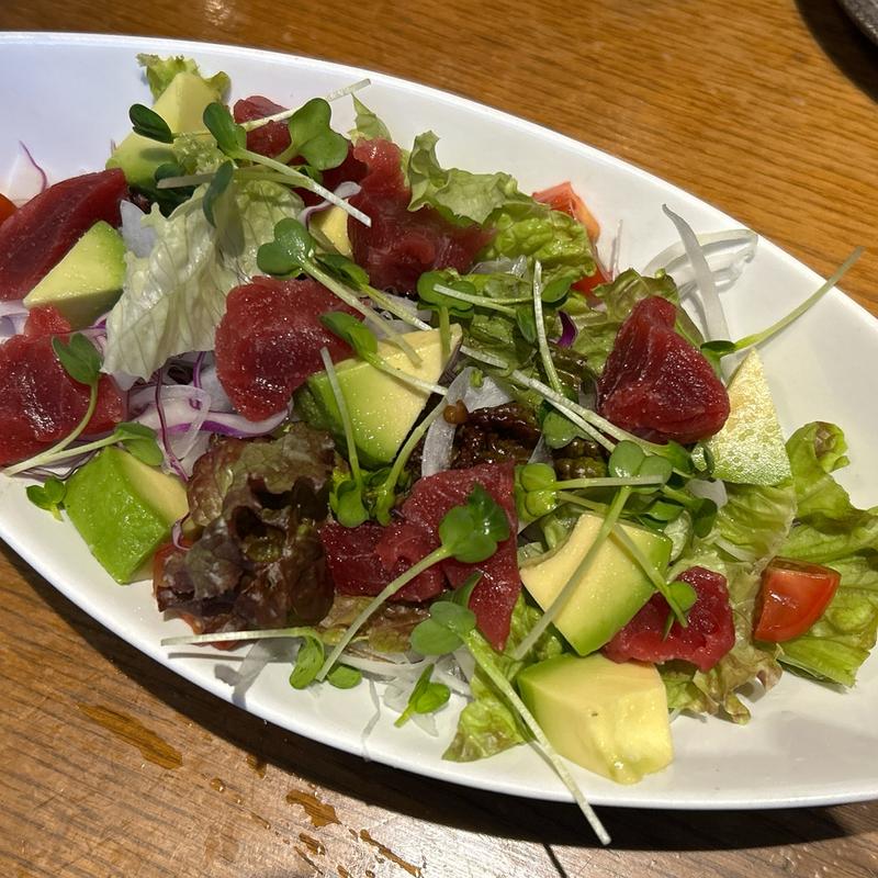 まぐろとアボカドサラダ(花まぐろ )