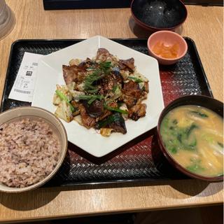 茄子と豚肉のコク旨味噌炒め定食、麦みそ汁