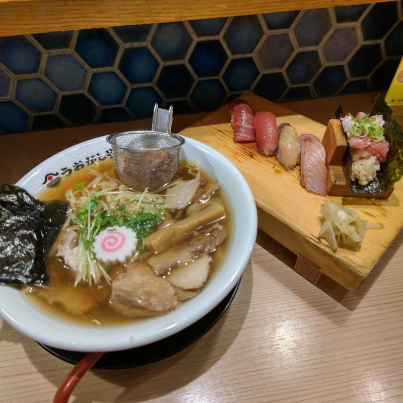 プレミアム貝出汁らーめん＋握り五貫(すごい煮干ラーメン野毛 すし 釣りきん)