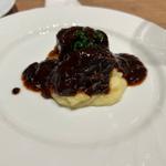 牛ホホ肉の赤ワイン煮込み