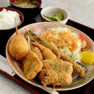 串かつ定食(串かつ まる)