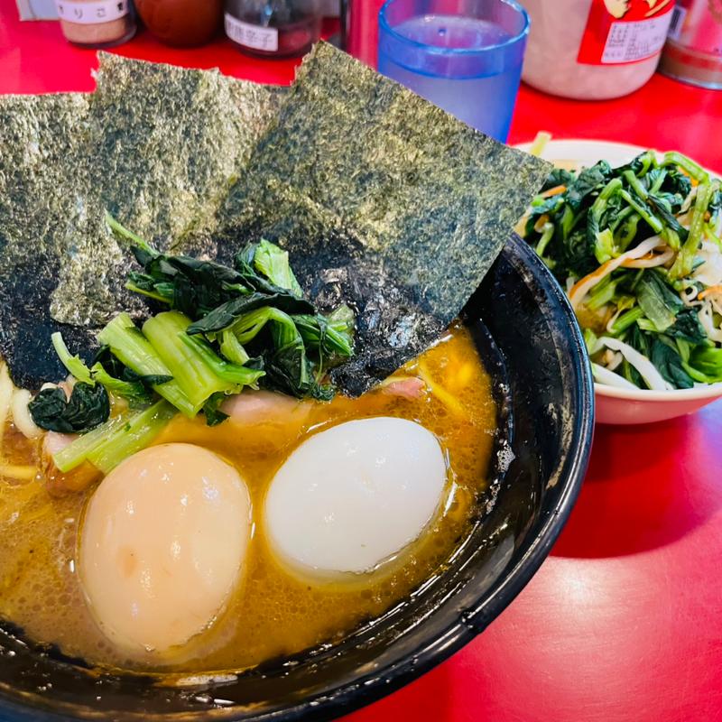 ラーメン+野菜畑+味玉+くずれゆで卵(家系総本山 吉村家)