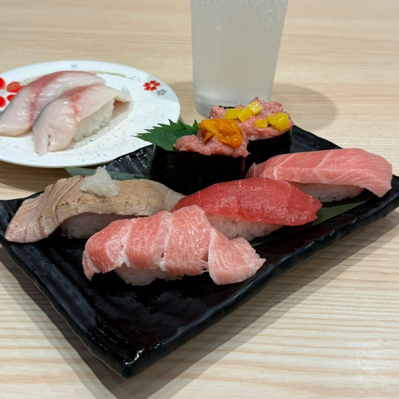 本まぐろ食べ比べ六貫(にぎりの徳兵衛 中村豊国店)