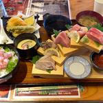 マグロ刺身盛り御膳 トロタタキ丼付き