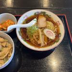 中華そばもつ煮丼セット