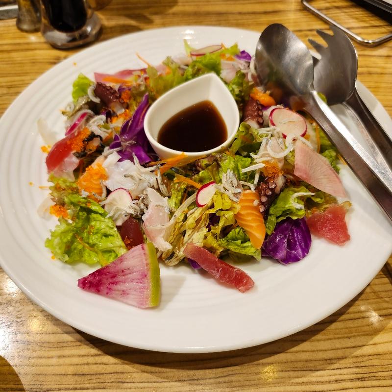 海の恵みたっぷり魚介サラダ(たけすみ )