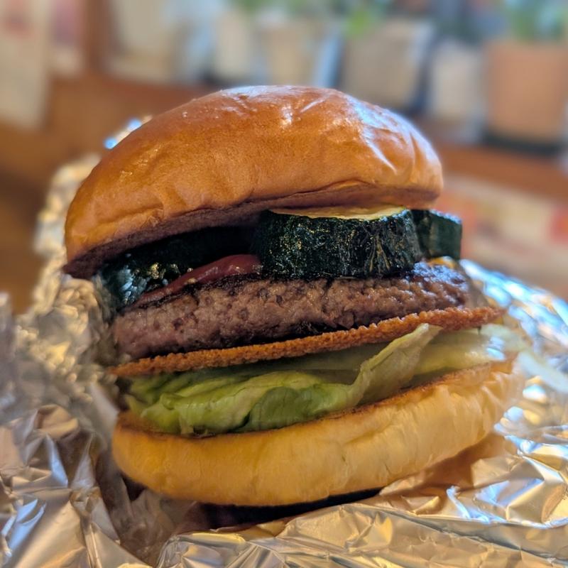 ズッキーニとクリスピーチーズのバーガー(アンティーミーバーガー)