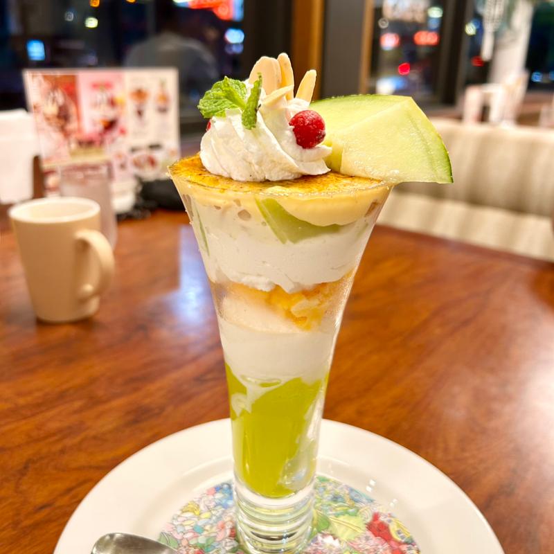メロン＆ココナッツのブリュレパフェ(ロイヤルホスト 津田沼店 )