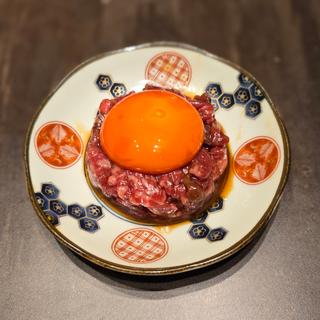 和牛ユッケ漬け卵黄