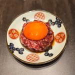 和牛ユッケ漬け卵黄