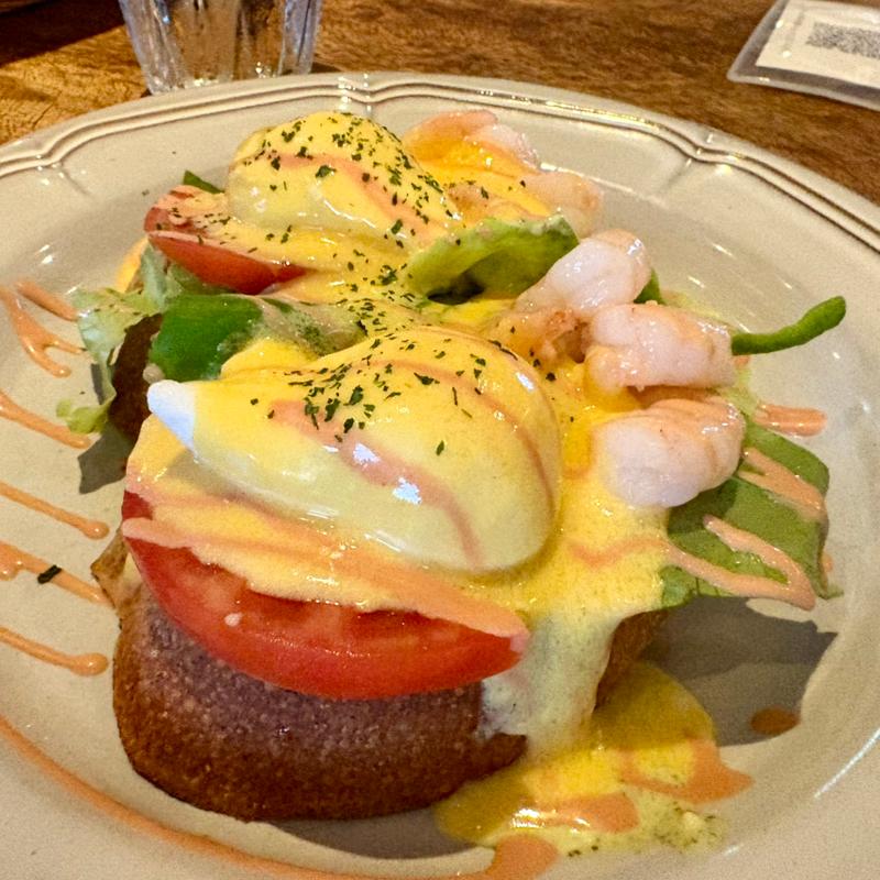 エビとアボカドのエッグベネディクト(ボンダイ カフェ （BONDI CAFE）)