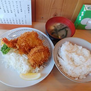 ミックスフライ定食（アジ・えび・コロッケ）