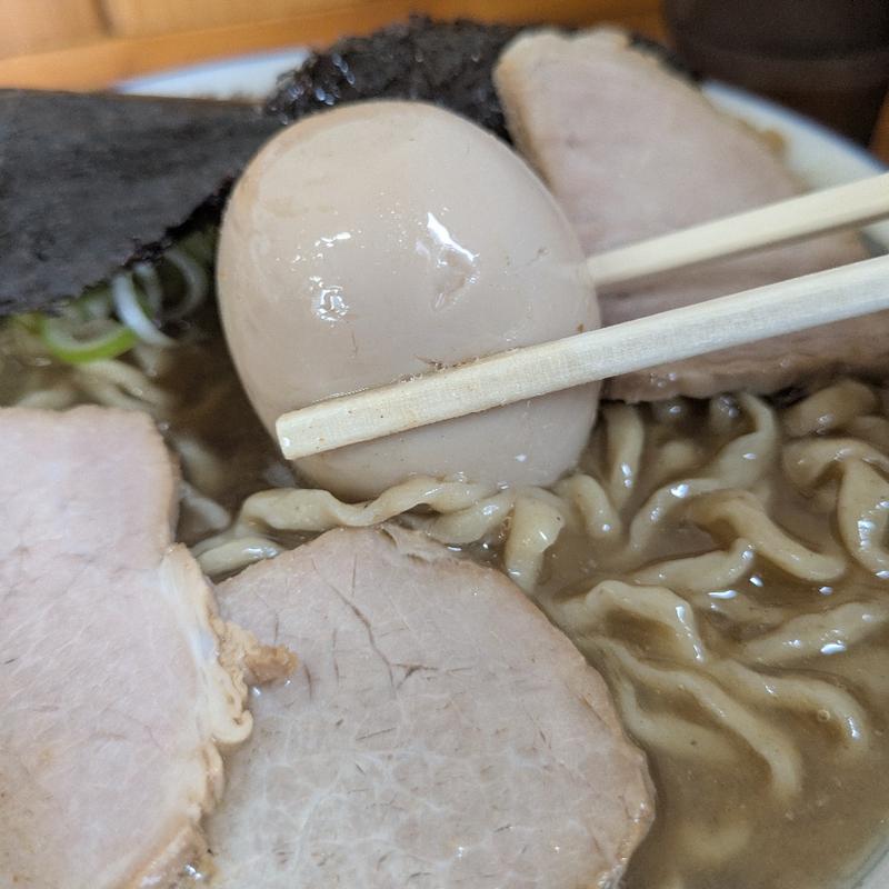 煮干し中華そば普通こい口油ぽく 味玉トッピング(ケンちゃんラーメン 三川店 )