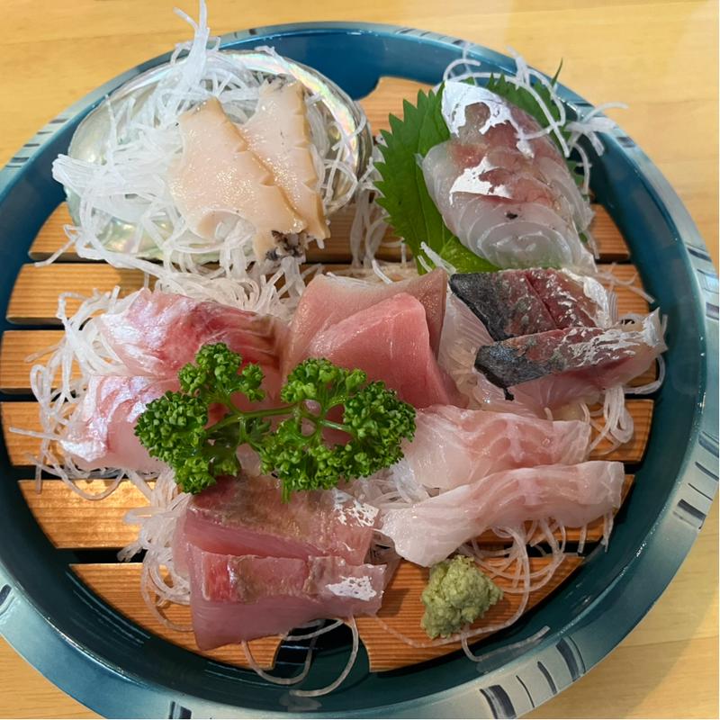 刺し身盛(上)(割烹水天閣)