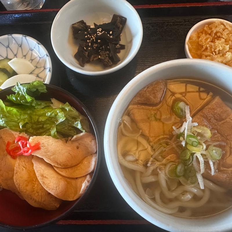 蒸し鳥丼セット、とっぴんできつねを注文(讃岐うどん 花もと)