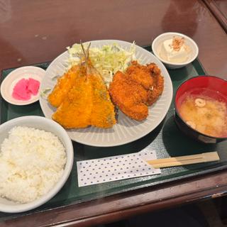 手作りアジフライとチキンカツの定食