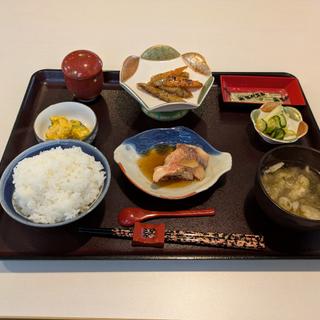 朝食