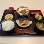 朝食