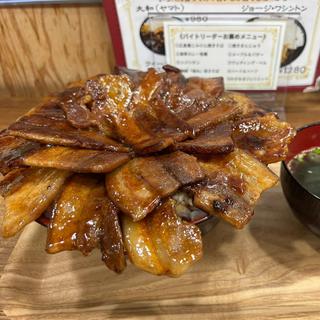 メガトン丼 華(二代目焼きまんじゅう だるま本店)