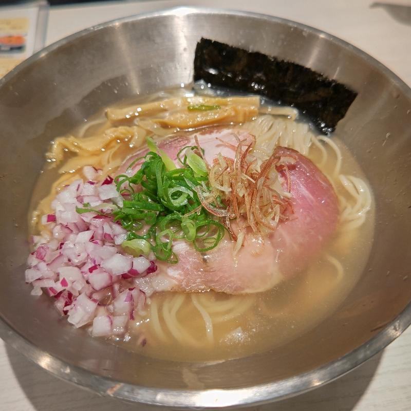 冷やしラーメン(塩)＋赤玉ねぎ(淡麗拉麺 己巳 （つちのとみ）)