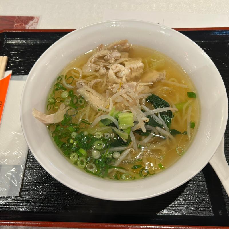 鶏肉塩味麺(魯園菜館 大阪・関西万博店)