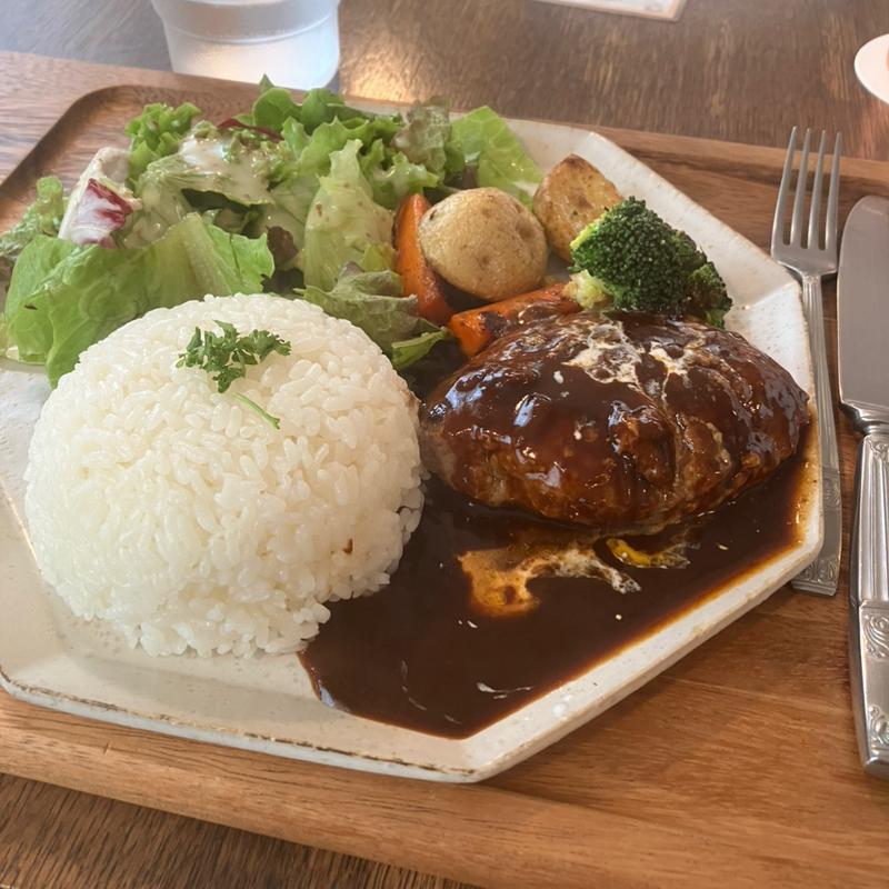 足柄牛ハンバーグ（デミグラスソース）(大雄山線 駅舎カフェ1の1)