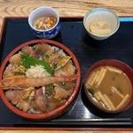 特別海鮮漬け丼(源七 くろとり食堂)